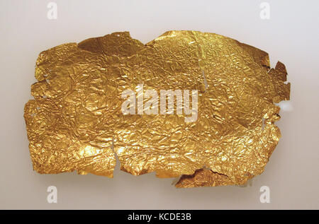 Stirnband von Blattgold, Gold, Andere: 2 5/16 x 3 15/16 in. (5,9 × 9,9 cm), Gold und Silber Stockfoto