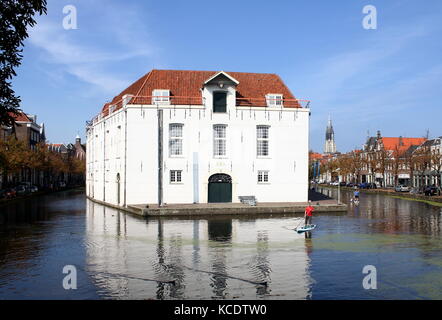 Anfang des 16. Jahrhunderts Arsenal Gebäude, bis 2013 das Nationale Museum für die Niederländische Armee an der Oude Delft, Delft, Niederlande Stockfoto