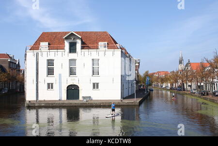 Anfang des 16. Jahrhunderts Arsenal Gebäude, bis 2013 das Nationale Museum für die Niederländische Armee an der Oude Delft, Delft, Niederlande Stockfoto