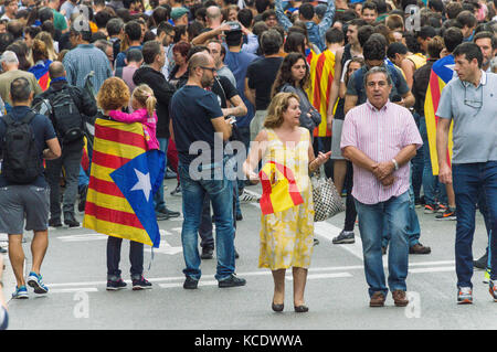 Spanien, Barcelona, 03. Oktober - 2017 Pacific Protest gegen die Strafverfolgung von Gewalt während des Referendums der Unabhängigkeit Kataloniens. Stockfoto