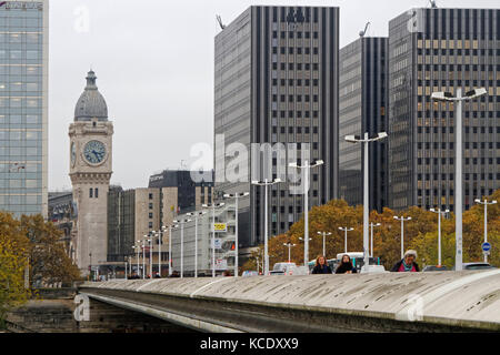 PARIS, FRANKREICH, 15. November 2016 : über die seine zum Bahnhof. Der Gare de Lyon ist einer der sechs großen Hauptbahnhöfe termini Stockfoto