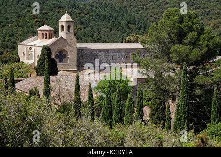 FONTFROIDE, FRANKREICH, 30. Mai 2016 : die Abtei Fontfroide oder Abbaye Sainte-Marie de Fontfroide ist ein ehemaliges Zisterzienserkloster. Es wurde über ein wiederhergestellt Stockfoto