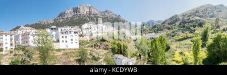 Panoramablick von cazorla Dorf, in der Sierra de Cazorla, Segura und die Villen (biosphärenreservat), Jaen, Spanien Stockfoto