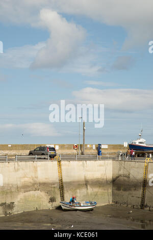 Ebbe in Seahouse Hafen, Northumberland, England Stockfoto