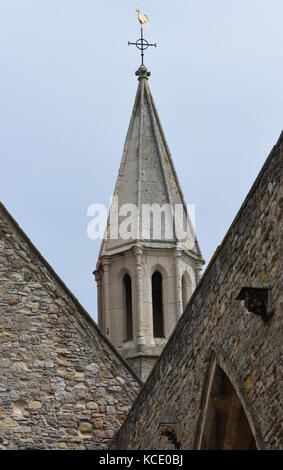 Der Turm der königlichen Garnison Kirche. Das Kirchenschiff wurde 1941 durch eine Brandbombe beschädigt, aber der Chor wurde wiederhergestellt. Portsmouth, Hampshire, UK. Stockfoto