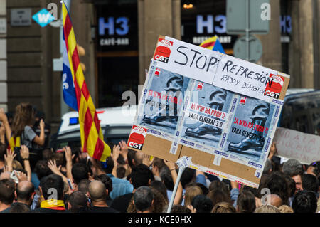 Spanien, Barcelona, 03. Oktober - 2017 Pacific Protest gegen die Strafverfolgung von Gewalt während des Referendums der Unabhängigkeit Kataloniens. Stockfoto