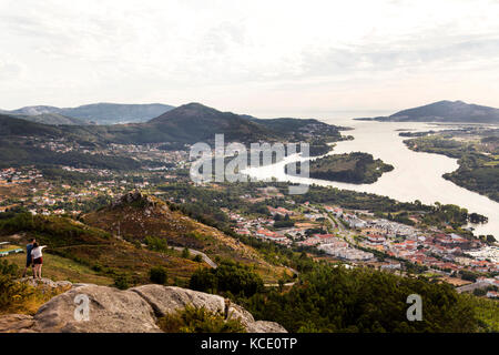 Cervo, ein wunderschöner Aussichtspunkt in Vila Nova de Cerveira, Portugal, wo man Portugal und Spanien von oben sehen kann. Stockfoto