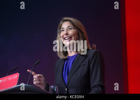 Der kanadische Autor, sozialen Aktivisten und Filmemacher, Naomi Klein, gibt der special guest Rede auf dem Labour-Parteitag in Brighton 2017. Stockfoto