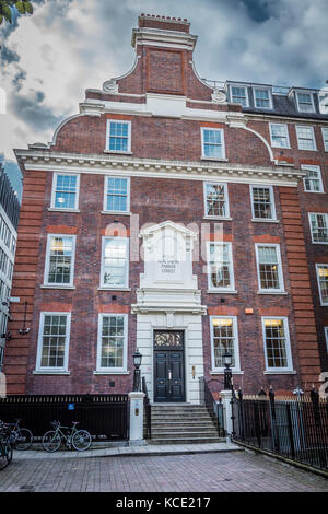 Eingang zum Hauptquartier der Konservativen Kampagne in der Matthew Parker Street, Westminster, London, SW1H, Großbritannien Stockfoto