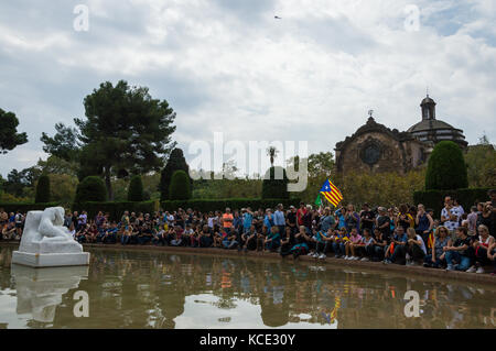 Spanien, Barcelona, 03. Oktober - 2017 Pacific Protest gegen die Strafverfolgung von Gewalt während des Referendums der Unabhängigkeit Kataloniens. Stockfoto