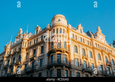 Riga, Lettland. Fassade der alten Art Nouveau Gebäude von Michail Eisenstein am 13 Alberta Street, beherbergt derzeit Graduate School. Sunny d Stockfoto