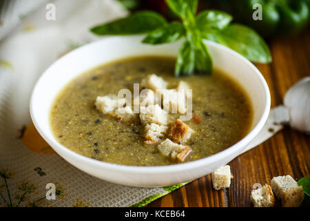 Suppe pürieren von Gemüse und Pilzen. Stockfoto