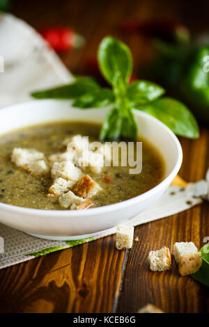 Suppe pürieren von Gemüse und Pilzen. Stockfoto