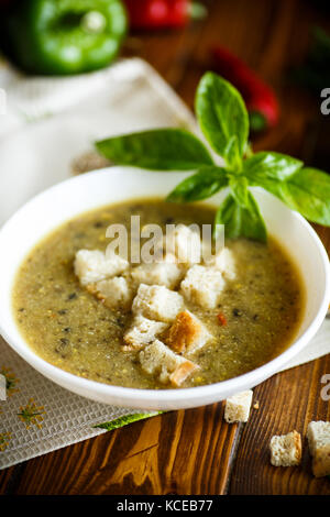 Suppe pürieren von Gemüse und Pilzen. Stockfoto