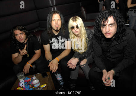 Taylor Momsen und die hübsche reckless Portrait an der Vans Warped Tour 2010 Kick-off-Party im Key Club am 9. April 2010 in West Hollywood, Kalifornien. Stockfoto