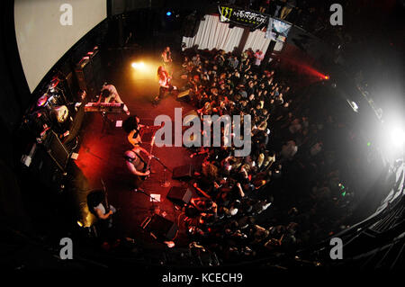 Andrew wk führt an der Vans Warped Tour 2010 Kick-off-Party im Key Club am 9. April 2010 in West Hollywood, Kalifornien. Stockfoto