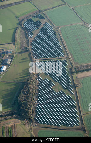 Der colpman Solarparks, Northamptonshire. Um 2000 Platten mit einer Kapazität von 5 Mega Watt. Im Dezember 2011 fotografiert. Stockfoto