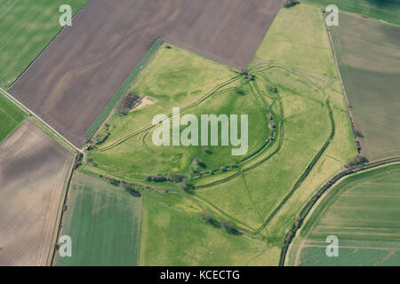 Stonea Camp, cambridgeshire. liegend im Venn in der Nähe von März ist dies der niedrigste Eisenzeit hillfort in Großbritannien. Die erdarbeiten bleibt von Banken und Gräben Stockfoto