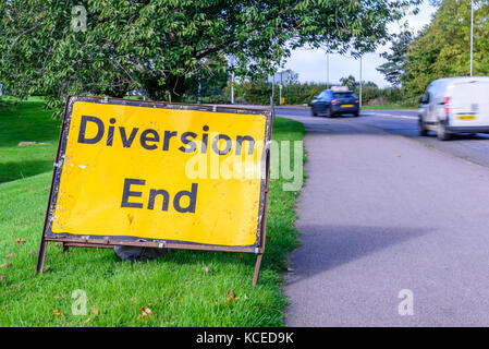 Umleitung Ende Zeichen auf Fußgänger Fußweg uk Straße Stockfoto