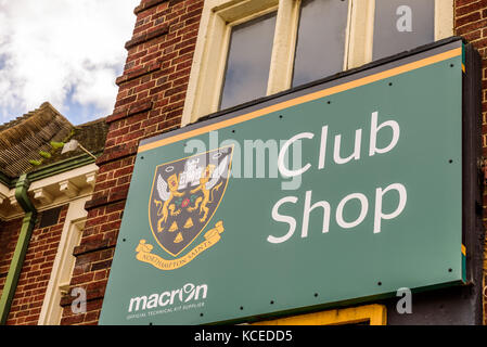 Northampton Großbritannien Oktober 3, 2017: Northampton Saints Rugby Club Logo am Franklin Gardens Club Shop Stockfoto