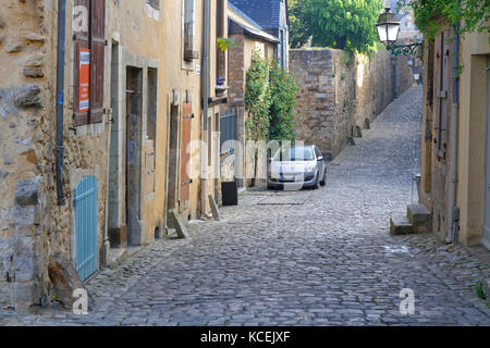 LE MANS, FRANKREICH, 29. April 2017 : Alte Straße in Vieux-Le Mans. Le Mans hat eine gut erhaltene mittelalterliche Altstadt ('Cite Plantagenet', auch Vieux M genannt Stockfoto