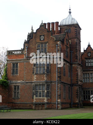 Blick auf das Äußere des Aston Hall (1635), eine Jakobinische Haus von John Thorpe (1565-1655) ein englischer Architekten entworfen. Vom 21. Jahrhundert Stockfoto