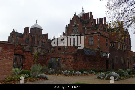 Blick auf das Äußere des Aston Hall (1635), eine Jakobinische Haus von John Thorpe (1565-1655) ein englischer Architekten entworfen. Vom 21. Jahrhundert Stockfoto