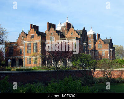 Blick auf das Äußere des Aston Hall (1635), eine Jakobinische Haus von John Thorpe (1565-1655) ein englischer Architekten entworfen. Vom 21. Jahrhundert Stockfoto