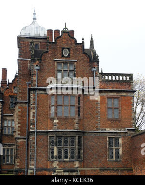 Blick auf das Äußere des Aston Hall (1635), eine Jakobinische Haus von John Thorpe (1565-1655) ein englischer Architekten entworfen. Vom 21. Jahrhundert Stockfoto