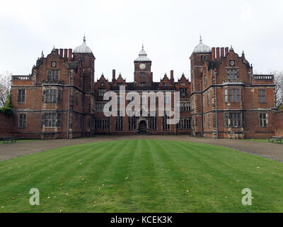 Blick auf das Äußere des Aston Hall (1635), eine Jakobinische Haus von John Thorpe (1565-1655) ein englischer Architekten entworfen. Vom 21. Jahrhundert Stockfoto