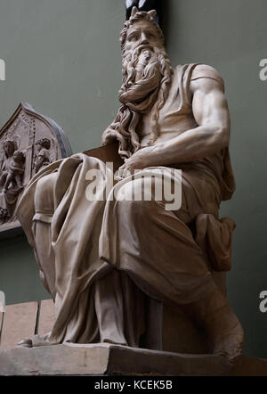 Gipsabguss der Statue von Moses (Original von Michelangelo, (1475-1564), ein italienischer Bildhauer, Maler, Architekt und Dichter der Renaissance. Michelangelo abgeschlossen Die Skulptur in 1542. Vom 16. Jahrhundert Stockfoto