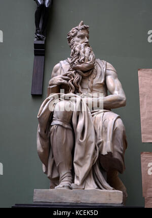 Gipsabguss der Statue von Moses (Original von Michelangelo, (1475-1564), ein italienischer Bildhauer, Maler, Architekt und Dichter der Renaissance. Michelangelo abgeschlossen Die Skulptur in 1542. Vom 16. Jahrhundert Stockfoto