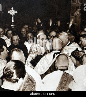 Foto von Papst Pius XII (1876-1958) feiert sein 9-jähriges Jubiläum der er Papst. Vom 20. Jahrhundert Stockfoto