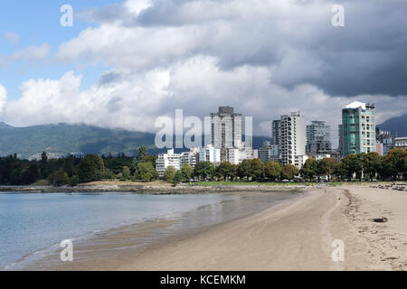 Englische Strand mit Blick auf die English Bay in Vancouver, British Columbia, Kanada sieht Stockfoto