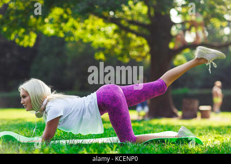 Bild der Frau in der Fitness eingerückt Stockfoto
