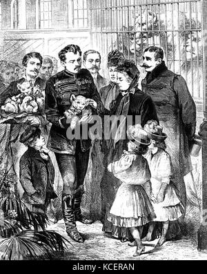 Kupferstich mit der Darstellung der königlichen Besuch von Königin Victoria (1819-1901) mit einigen ihrer Enkel, in den Zirkus in Olympia, London. Vom 19. Jahrhundert Stockfoto