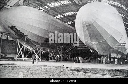 Foto: Zeppelin Luftschiffe in einem Kleiderbügel, nach dem Deutschen Ferdinand Graf von Zeppelin (1838-1917) ein deutscher General und späteren Flugzeughersteller benannt. Vom 20. Jahrhundert Stockfoto