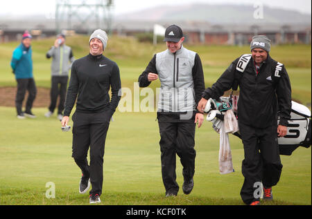 St Andrews, Fife, Schottland, Großbritannien. 4. Oktober 2017. Die Alfred Dunhill Links Championship Golf. Rory McIlroy, und Connor Syme eine pratice Runde der Alfred Dunhill Links Championship spielen;, St Andrews, Fife, Schottland, uk Mittwoch, 4. Oktober 2017 Credit: Derek Allan/Alamy leben Nachrichten Stockfoto