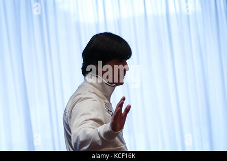 Belfast, Großbritannien. 4. Oktober 2017. Bundestrainer Joachim Loew, fotografiert auf einer Pressekonferenz vor dem WM-Qualifikationsspiel zwischen Nordirland und Deutschland im Mannschaftshotel in Belfast, Großbritannien, am 4. Oktober 2017. Quelle: Christian Charisius/dpa/Alamy Live News Stockfoto