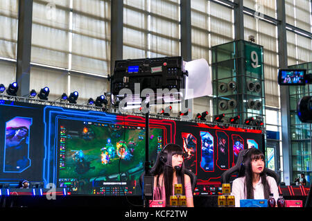 Video Spiel hosts Präsentatoren 2017 Shenzhen Spiel Fair. Stockfoto