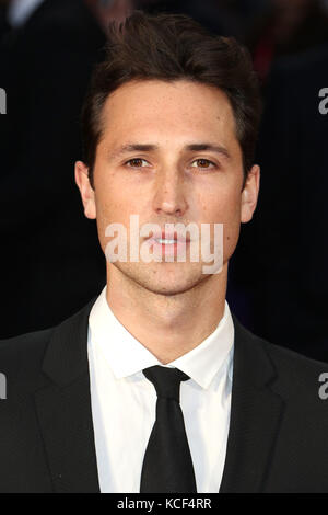 London, Großbritannien. 4. Okt 2017. Ben Lloyd-Hughes, Atmen - BFI LFF Opening Night Gala, Leicester Square, London, UK. 04 Okt, 2017. Foto von Richard Goldschmidt Credit: Rich Gold/Alamy leben Nachrichten Stockfoto