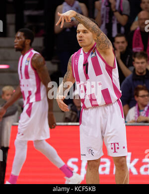 Bonn, Deutschland. Oktober 2017. Bonn, Deutschland, 4. Oktober 2017, Basketball, BBL, Telekom Baskets Bonn vs. ratiopharm Ulm: Joschka Ferner (Ulm) Gesten. Quelle: Jürgen Schwarz/Alamy Live News Stockfoto