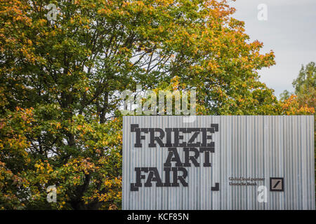 London, Großbritannien. 04 Okt, 2017. - Die Frieze Art Fair im Regents Park. Es bleibt bis zum 8. Oktober 2017 geöffnet. Credit: Guy Bell/Alamy leben Nachrichten Stockfoto