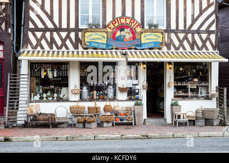 Ein Fachwerkhaus Gebäude in Beuvron-en-Auge in der Normandie, Frankreich Stockfoto