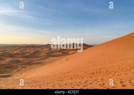 Erg Chebbi Sand Dünen in der Wüste Sahara in der Nähe von Merzouga, Marokko Stockfoto