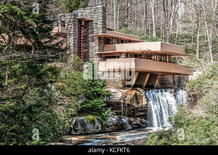 Fallingwater Haus von dem Architekten Frank Lloyd Wright, Mühle aus Pennsylvania, USA. home 1935 für Kaufmann Familie konzipiert. Stockfoto