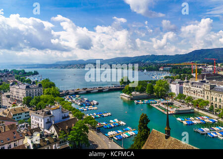 Blick auf den Zürichsee und limat vom Grossmünster in Zürich Stockfoto