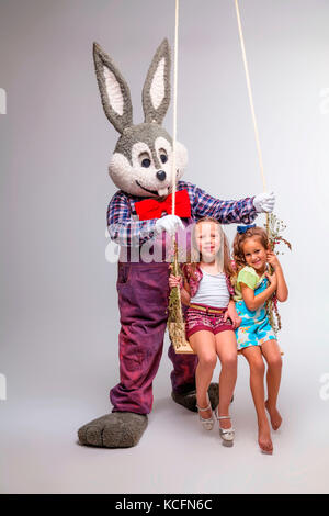 Childs, Mädchen, 6 Jahre, Puppe, Plüsch, Kaninchen Stockfoto