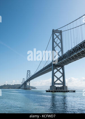 San Francisco, 20. April 2017: Foto der Doppeldecker in San Francisco, Oakland Bay Bridge am 20. April 2017. Stockfoto