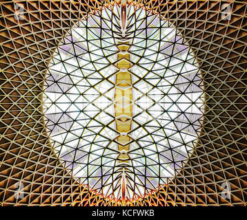 Die Decke in der neuen Abfahrt Halle in der Londoner King's Cross St. Pancras railway station Stockfoto